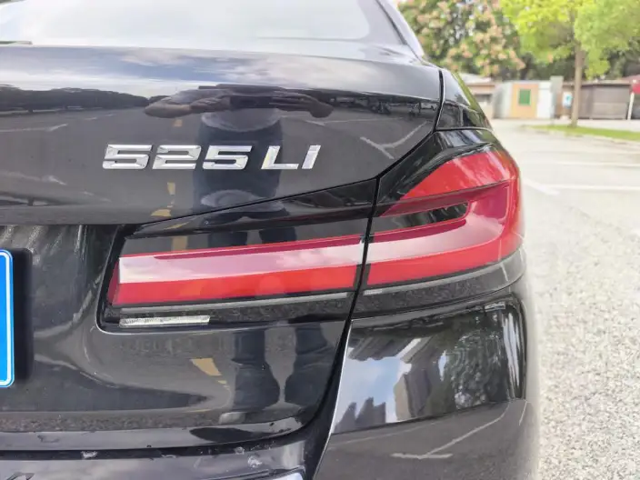 BMW 5 Series 2022 Model Facelift II 525Li M Sports Set – фото 7