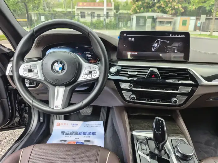 BMW 5 Series 2022 Model Facelift II 525Li M Sports Set – фото 9