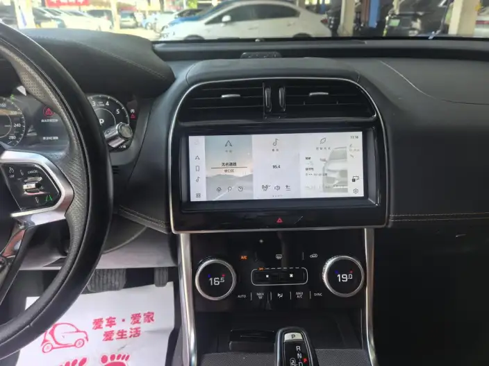 Jaguar XE L 2022 Model 2.0T 250PS R-DYNAMIC S Enterprising Sports Edition – фото 7