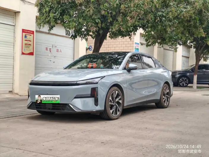 Geely Galaxy L6 2023 Model 1.5T DHT 125km Galaxy – фото 1