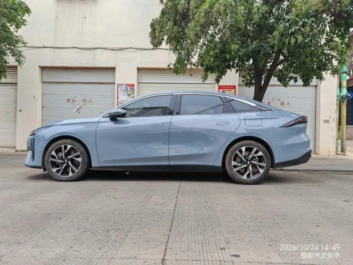 Geely Galaxy L6 2023 Model 1.5T DHT 125km Galaxy – фото 3