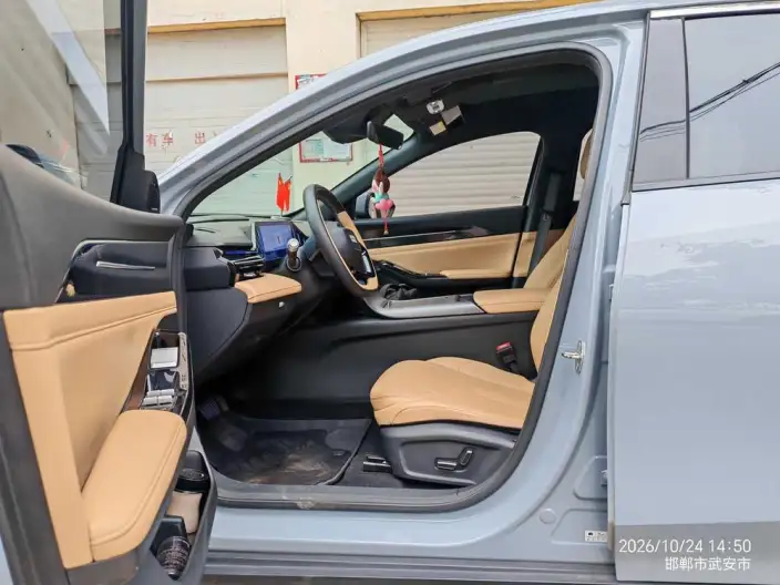 Geely Galaxy L6 2023 Model 1.5T DHT 125km Galaxy – фото 8