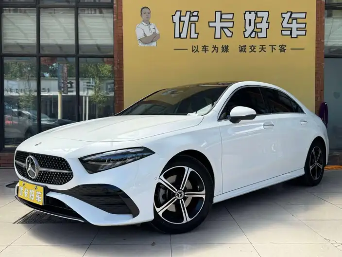 Mercedes-Benz A-class 2023 Model A 200 L Sports sedan Fashion Edition – фото 1