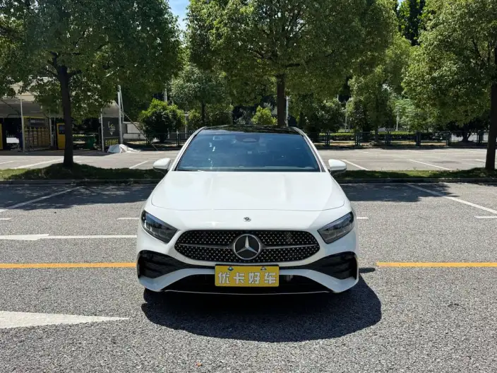 Mercedes-Benz A-class 2023 Model A 200 L Sports sedan Fashion Edition – фото 2