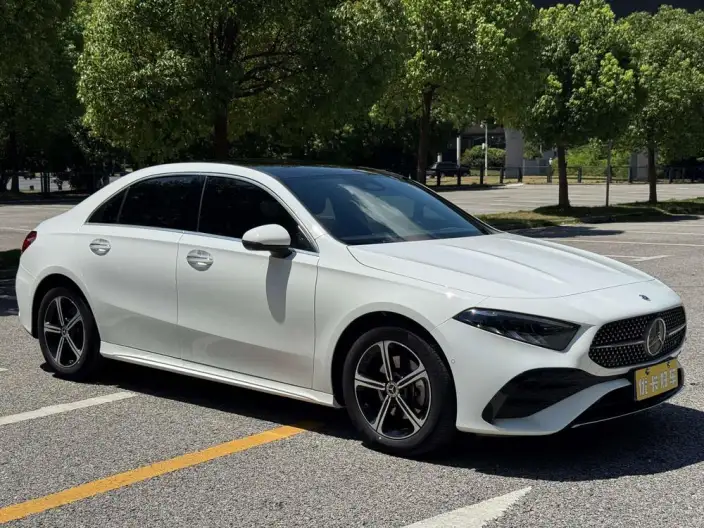 Mercedes-Benz A-class 2023 Model A 200 L Sports sedan Fashion Edition – фото 3