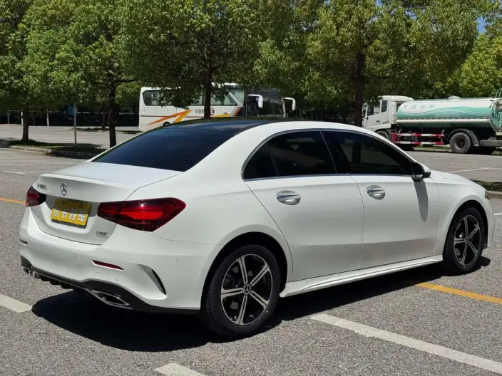 Mercedes-Benz A-class 2023 Model A 200 L Sports sedan Fashion Edition – фото 5