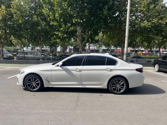 BMW 5 Series 2022 Model Facelift II 525Li M Sports Set – фото 4
