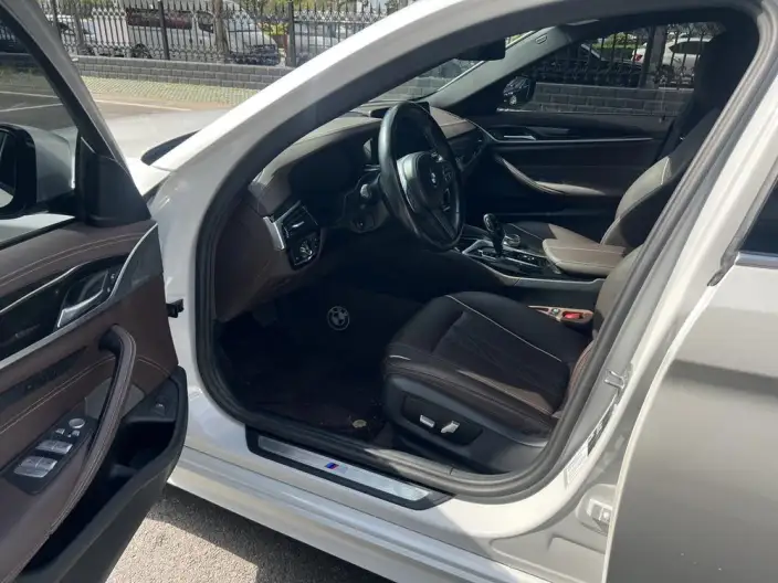 BMW 5 Series 2022 Model Facelift II 525Li M Sports Set – фото 10
