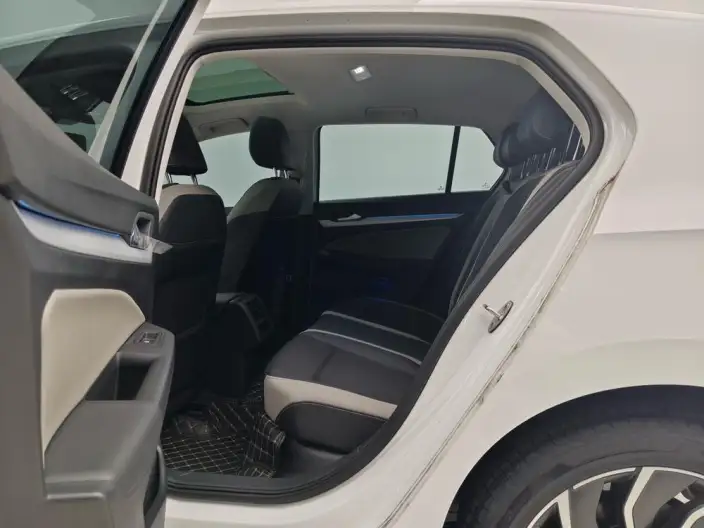 Volkswagen Golf 2021 Model 280TSI DSG Pro – фото 9