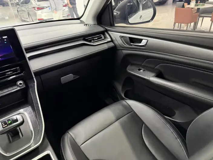 Haval M6 2021 Model PLUS 1.5T DCT Luxury Smart Connect Model – фото 9