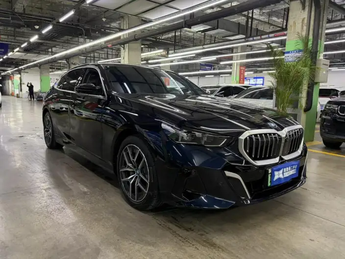 BMW i5 2024 Model eDrive35L Exclusive Model M Sports Set – фото 3