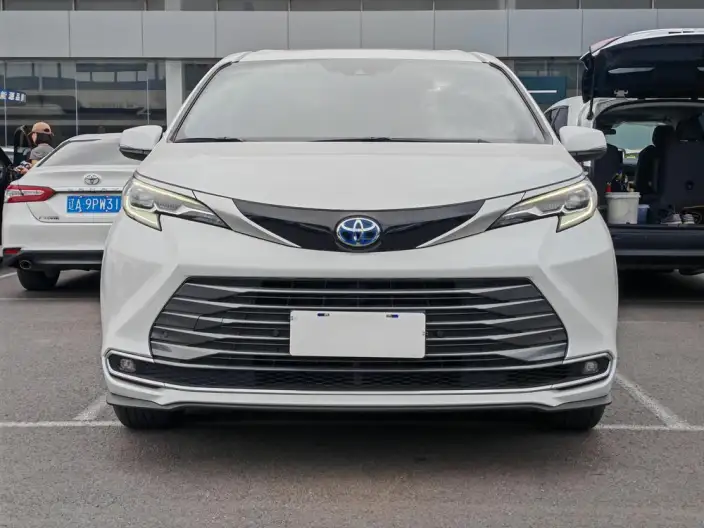 Toyota Sienna 2023 Model Facelift Hybrid 2.5L Supreme Edition – фото 2