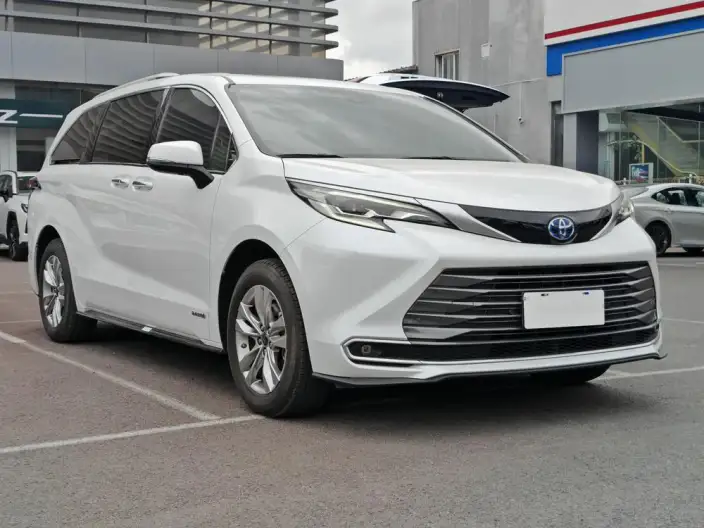 Toyota Sienna 2023 Model Facelift Hybrid 2.5L Supreme Edition – фото 3