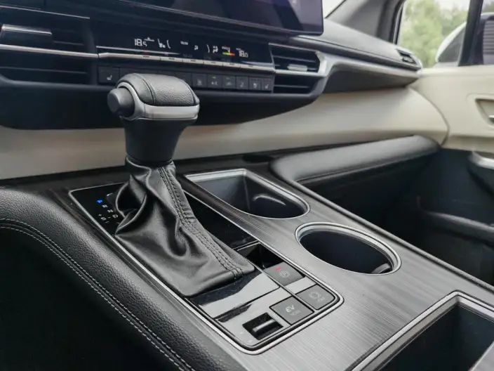 Toyota Sienna 2023 Model Facelift Hybrid 2.5L Supreme Edition – фото 10
