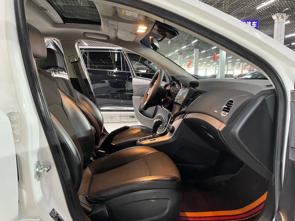 Chevrolet Cruze 2015 модификация Hatchback 1.6L автоматическое Comfort Edition – фото 8
