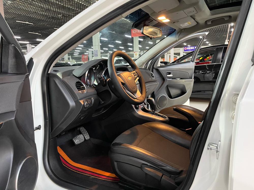 Chevrolet Cruze 2015 модификация Hatchback 1.6L автоматическое Comfort Edition – фото 9