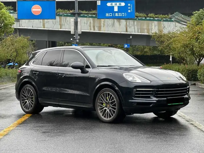 Cayenne E-Hybrid 2021 Model Cayenne E-Hybrid 2.0T – фото 3