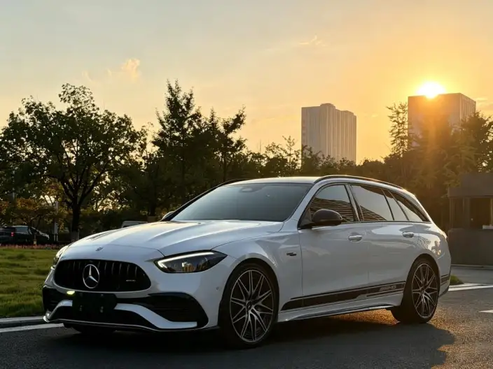 Mercedes-Benz C-Class AMG 2023 Model AMG C 43 4MATIC Travel Sedan Special Edition – фото 1