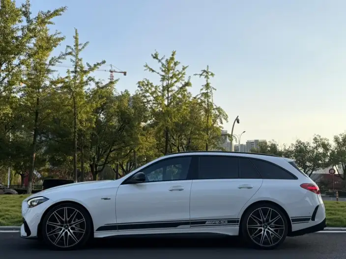 Mercedes-Benz C-Class AMG 2023 Model AMG C 43 4MATIC Travel Sedan Special Edition – фото 3