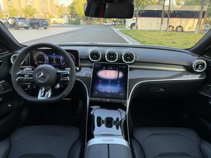 Mercedes-Benz C-Class AMG 2023 Model AMG C 43 4MATIC Travel Sedan Special Edition – фото 10