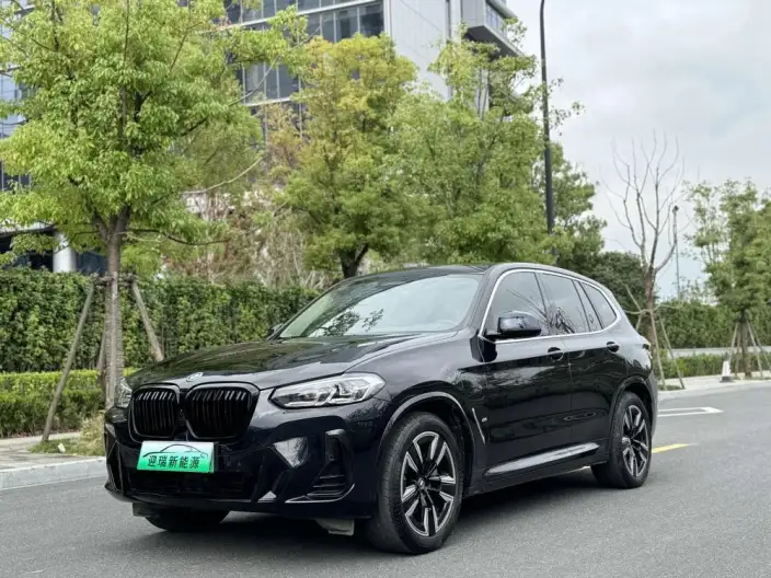 BMW iX3 2024 Model Leading Model – фото 1
