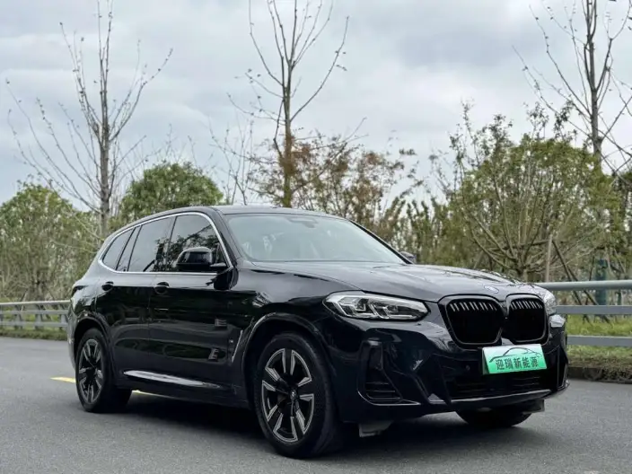 BMW iX3 2024 Model Leading Model – фото 3