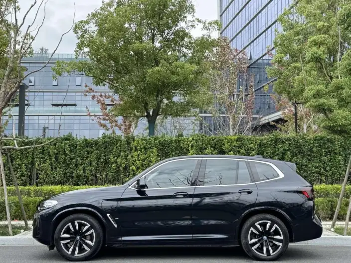 BMW iX3 2024 Model Leading Model – фото 4