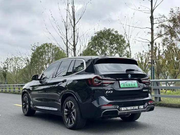 BMW iX3 2024 Model Leading Model – фото 5