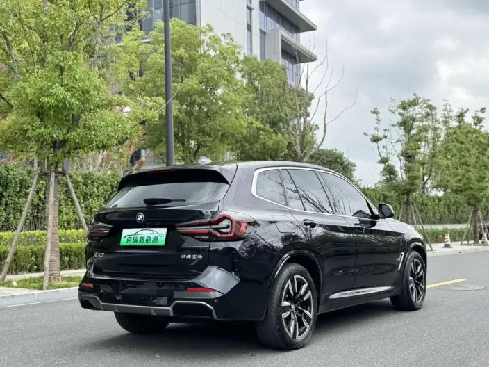BMW iX3 2024 Model Leading Model – фото 7
