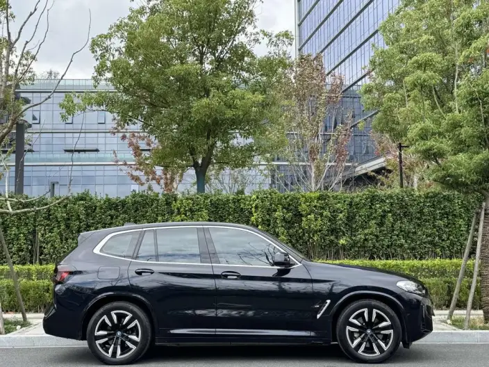 BMW iX3 2024 Model Leading Model – фото 8