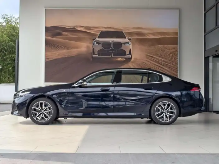 BMW i5 2025 Model Facelift eDrive40L M Sports Set – фото 3
