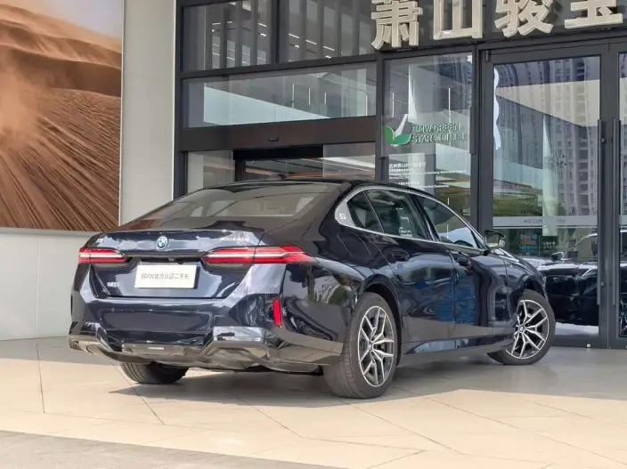 BMW i5 2025 Model Facelift eDrive40L M Sports Set – фото 5