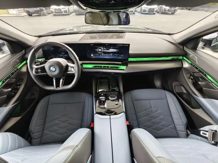 BMW i5 2025 Model Facelift eDrive40L M Sports Set – фото 10