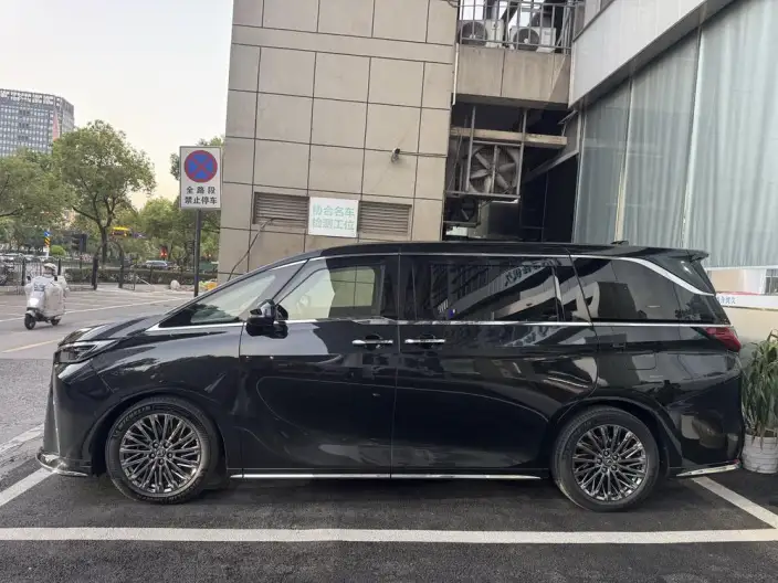 Lexus LM 2026 Model 500h DIRECT4 VI seat Respect Edition