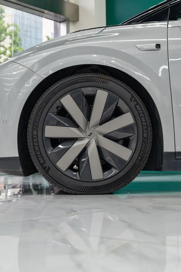Li Auto i8 2025 Model Standard Edition – фото 10