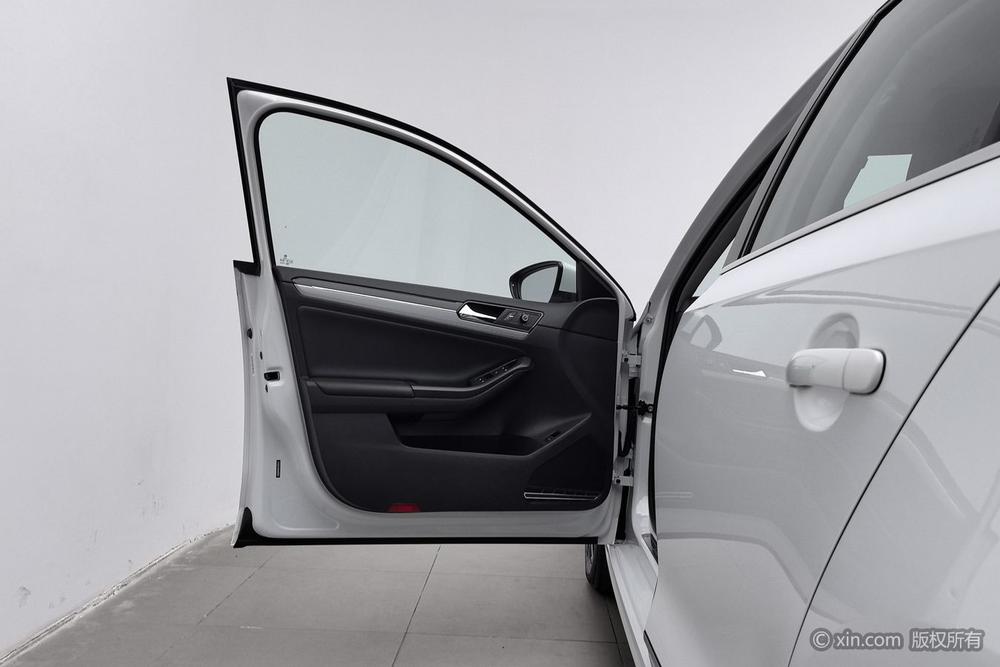 Volkswagen Sagitar 2018 1.6L Automatic Comfort – фото 21