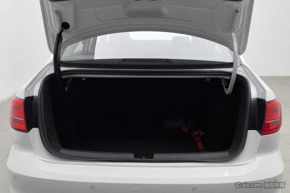 Volkswagen Sagitar 2018 1.6L Automatic Comfort – фото 23
