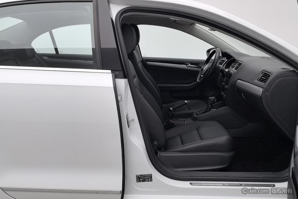 Volkswagen Sagitar 2018 1.6L Automatic Comfort – фото 24