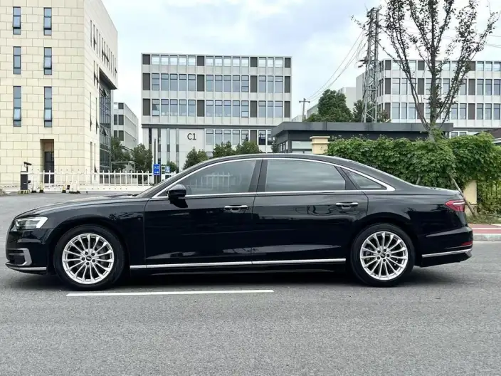 Audi A8 2022 Model A8L 50 TFSI quattro Comfort Model Collector Edition Edition – фото 4