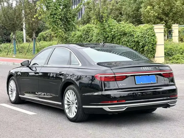Audi A8 2022 Model A8L 50 TFSI quattro Comfort Model Collector Edition Edition – фото 5