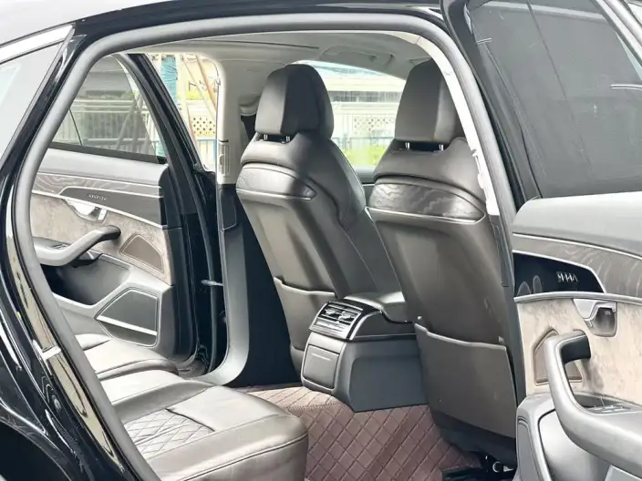 Audi A8 2022 Model A8L 50 TFSI quattro Comfort Model Collector Edition Edition – фото 9