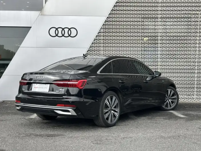 Audi A6L 2023 Model 55 TFSI quattro Exclusive Dynamic Model – фото 4