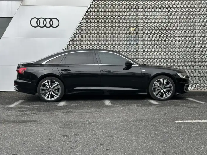 Audi A6L 2023 Model 55 TFSI quattro Exclusive Dynamic Model – фото 5