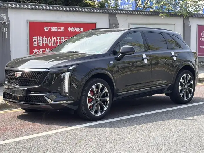 Cadillac XT5 2025 Model 28T 4WD Platinum Model – фото 1