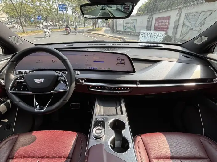 Cadillac XT5 2025 Model 28T 4WD Platinum Model – фото 6