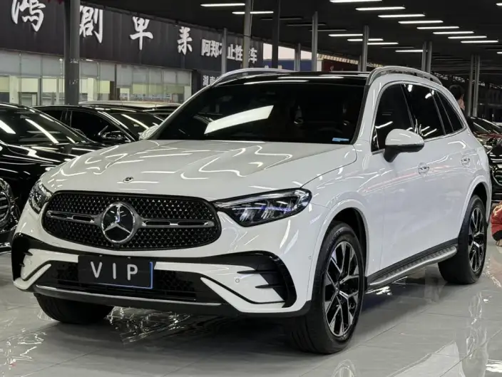 Mercedes-Benz GLC 2023 Model GLC 260 L 4MATIC Luxury Model 5 seat – фото 1