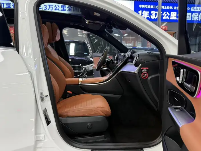 Mercedes-Benz GLC 2023 Model GLC 260 L 4MATIC Luxury Model 5 seat – фото 8