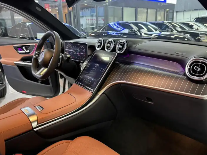 Mercedes-Benz GLC 2023 Model GLC 260 L 4MATIC Luxury Model 5 seat – фото 9
