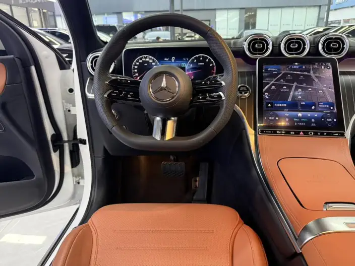 Mercedes-Benz GLC 2023 Model GLC 260 L 4MATIC Luxury Model 5 seat – фото 10