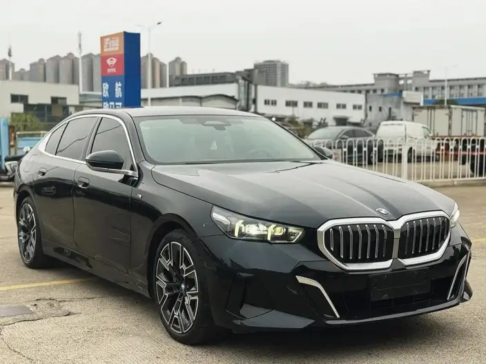 BMW 5 Series 2025 Model Facelift 530Li Exclusive Model M Sports Set – фото 3